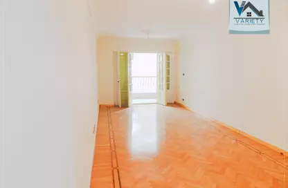 Apartment - 3 Bedrooms - 1 Bathroom for sale in Mohamed Bahaa Al Din Al Ghouri St. - Smouha - Hay Sharq - Alexandria