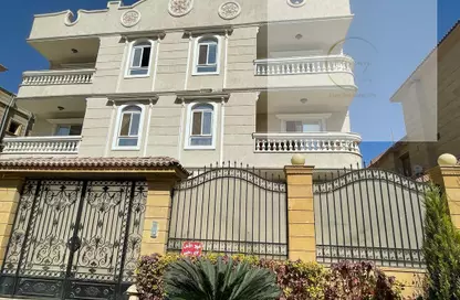 فيلا للبيع في شارع المشير أبو غزالة - جولف سيتي - مدينة العبور - القليوبية