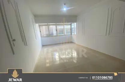 Apartment - 2 Bedrooms - 1 Bathroom for sale in Mostafa Kamel Mosque St. - Kafr Abdo - Roushdy - Hay Sharq - Alexandria