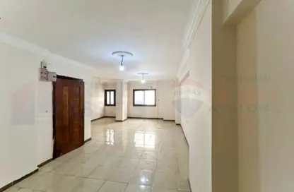Apartment - 3 Bedrooms - 1 Bathroom for sale in Ismail Eid St. - Cleopatra - Hay Sharq - Alexandria