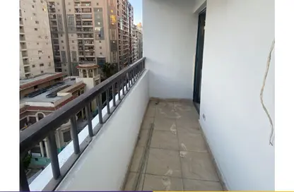 دوبلكس - 5 غرف نوم - 2 حمامات للبيع في شدس - حي شرق - الاسكندرية