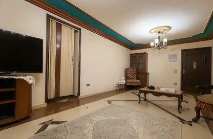Apartment - 3 Bedrooms - 1 Bathroom for sale in Bahgat St. - El Hegaz Square - El Nozha - Cairo