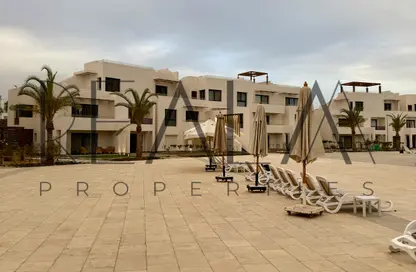 Chalet - 2 Bedrooms - 2 Bathrooms for sale in Makadi Orascom Resort - Makadi - Hurghada - Red Sea