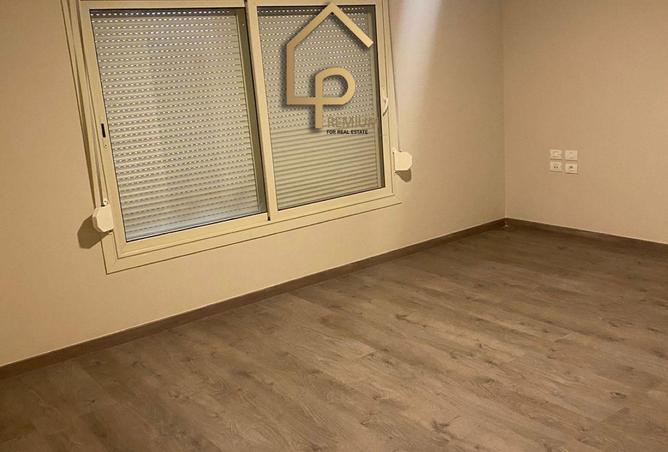 8243704 - Property Image 3