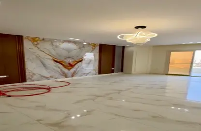 شقة - 3 غرف نوم - 2 حمامات للبيع في شارع النيل الابيض - المهندسين - الجيزة