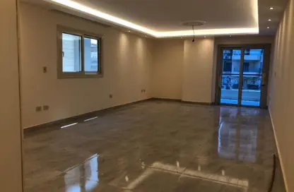 Apartment - 3 Bedrooms - 3 Bathrooms for rent in Moez Al Dawla St. - 6th Zone - Nasr City - Cairo