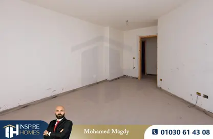 شقة - 3 غرف نوم - 3 حمامات للبيع في سموحة - حي شرق - الاسكندرية