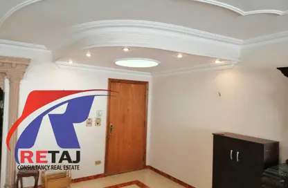 شقة - 3 غرف نوم - 2 حمامات للايجار في شارع الدكتور اسماعيل وهبي - المنطقة العاشرة - مدينة نصر - القاهرة