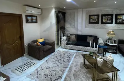 شقة - 3 غرف نوم - 2 حمامات للبيع في شارع عبد الحميد الديب - ثروت - حي شرق - الاسكندرية