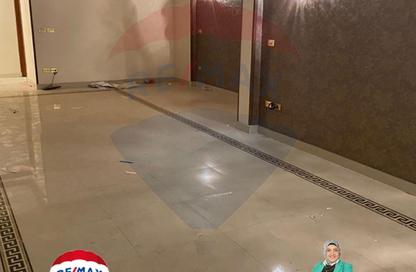 شقة - 3 غرف نوم - 2 حمامات للبيع في زيزينيا - حي شرق - الاسكندرية