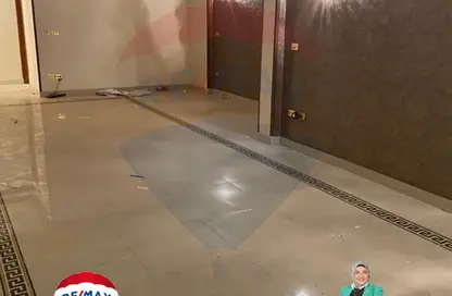 شقة - 3 غرف نوم - 2 حمامات للبيع في زيزينيا - حي شرق - الاسكندرية