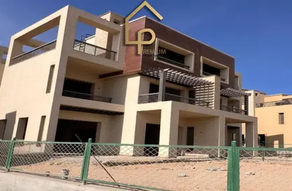 Villa - 4 Bedrooms - 5 Bathrooms for sale in New Giza - Cairo Alexandria Desert Road - 6 October City - Giza