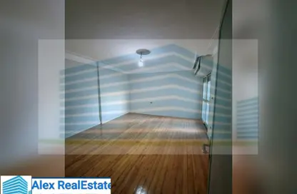 Apartment - 4 Bedrooms - 2 Bathrooms for rent in Abou Rafea St. - Kafr Abdo - Roushdy - Hay Sharq - Alexandria