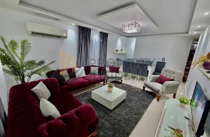 Apartment - 3 Bedrooms - 1 Bathroom for rent in Hussein Kamal St. - Dokki - Giza