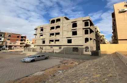 بناية كاملة - 8 غرف نوم - 7 حمامات للبيع في المجاورة الثامنة - الاسكان العائلي - مدينة الشروق - القاهرة