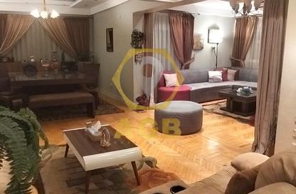 شقة - 3 غرف نوم - 2 حمامات للبيع في شارع الشيخ محمود - ميدان المحكمة - النزهة - القاهرة