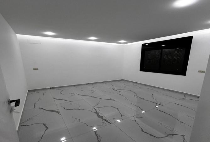 8269402 - Property Image 2