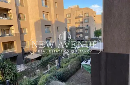 شقة - 2 غرف نوم - 2 حمامات للبيع في ذا فيلدج - المستثمرين الجنوبية - مدينة القاهرة الجديدة - القاهرة