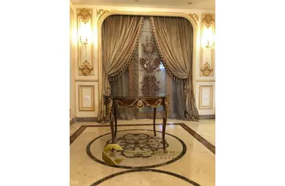 Villa - 4 Bedrooms - 4 Bathrooms for sale in Royal City - Sheikh Zayed Compounds - Sheikh Zayed City - Giza