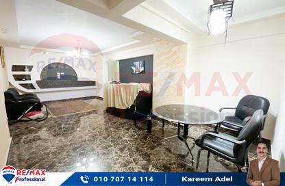 Apartment - 4 Bedrooms - 2 Bathrooms for sale in Mohamed Basha Saeed St. - Janaklees - Hay Sharq - Alexandria