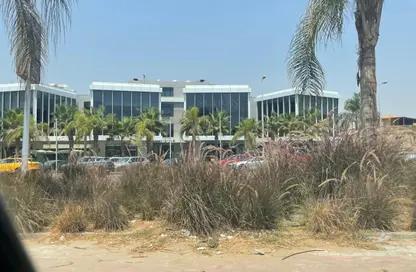 Office Space - Studio - 2 Bathrooms for sale in The Waterway View - 90 Street - The 5th Settlement - New Cairo City - Cairo