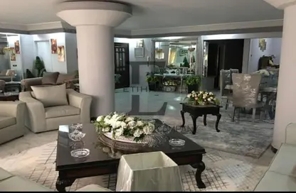 Apartment - 4 Bedrooms - 2 Bathrooms for sale in Mohammed Al Maqref St. - 6th Zone - Nasr City - Cairo