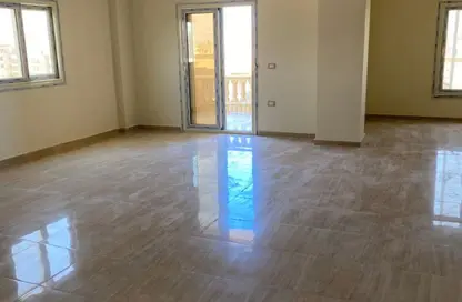Apartment - 3 Bedrooms - 2 Bathrooms for rent in Doctor Ahmed Okasha St. - El Banafseg 6 - El Banafseg - New Cairo City - Cairo