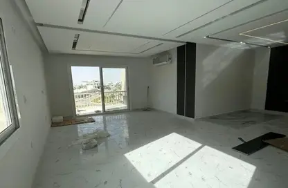 Apartment - 3 Bedrooms - 3 Bathrooms for rent in The Residences - Hyde Park - New Cairo City - Cairo