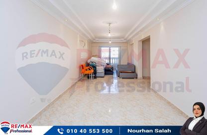 Apartment - 3 Bedrooms - 2 Bathrooms for sale in Omar Lotfy St. - Sporting - Hay Sharq - Alexandria