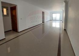 Apartment - 3 bedrooms for للايجار in Moharam Bek - Hay Sharq - Alexandria
