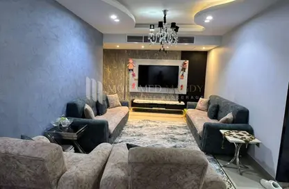 شقة - 3 غرف نوم - 1 حمام للبيع في المستثمر الصغير - الحي العاشر - الشيخ زايد - الجيزة