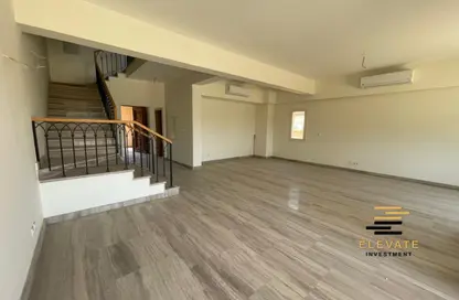 منزل مزدوج - 4 غرف نوم - 3 حمامات للايجار في اب تاون كايرو - المقطم - القاهرة