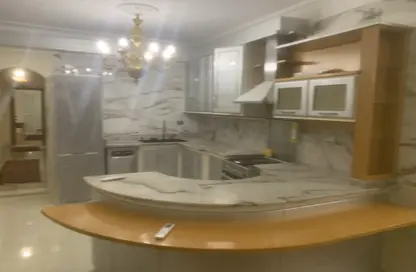 شقة - 3 غرف نوم - 2 حمامات للايجار في شارع المساحه - الدقي - الجيزة