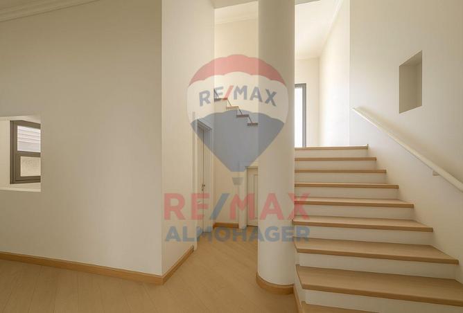 8121425 - Property Image 2