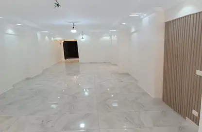 شقة - 3 غرف نوم - 2 حمامات للبيع في سبورتنج - حي شرق - الاسكندرية