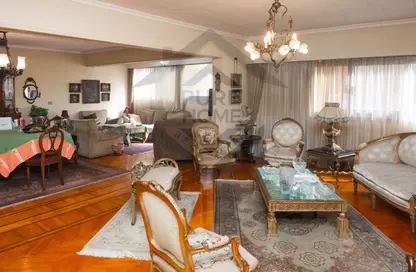 شقة - 4 غرف نوم - 3 حمامات للبيع في شارع الفراعنه - الأزاريطة - حي وسط - الاسكندرية