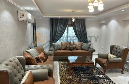 شقة - 2 غرف نوم - 2 حمامات للايجار في شارع شهاب - المهندسين - الجيزة