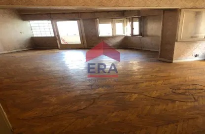 Apartment - 2 Bedrooms - 1 Bathroom for sale in Nile Corniche St. - Garden City - Cairo