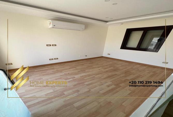 7982012 - Property Image 2