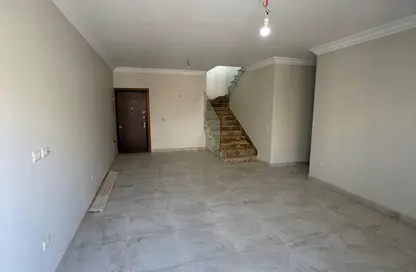 (بنتهاوس  (روف - 3 غرف نوم - 3 حمامات للايجار في باتيو كازا - الباتيو - كمبوندات الشروق - مدينة الشروق - القاهرة