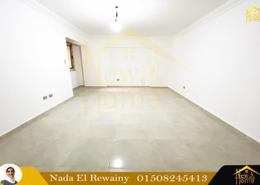 محل تجاري - 1 حمام for للبيع in شارع مصطفى محمد إسماعيل - الأزاريطة - حي وسط - الاسكندرية