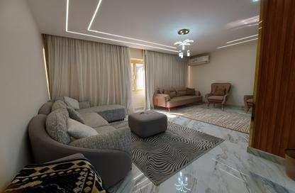 شقة - 3 غرف نوم - 3 حمامات للبيع في شارع شهاب - المهندسين - الجيزة