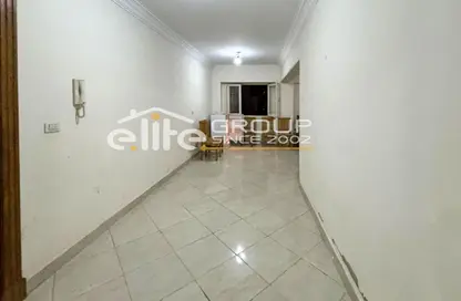 Apartment - 2 Bedrooms - 1 Bathroom for sale in El Mansheya - Hay El Gomrok - Alexandria