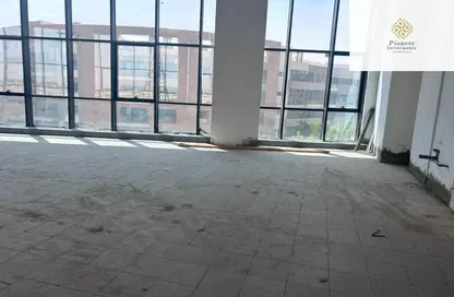 مساحات مكتبية - استوديو - 4 حمامات للايجار في محور جمال عبد الناصر - التجمع الثالث - مدينة القاهرة الجديدة - القاهرة