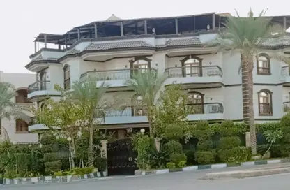 فيلا - 8 غرف نوم - 8 حمامات للبيع في الحي الخامس - مدينة العبور - القليوبية