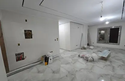 Apartment - 3 Bedrooms - 3 Bathrooms for rent in Zahraa El Maadi - Hay El Maadi - Cairo