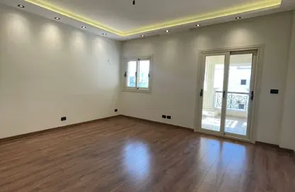 Villa - 4 Bedrooms - 3 Bathrooms for sale in Royal City - Sheikh Zayed Compounds - Sheikh Zayed City - Giza