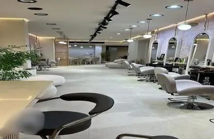 محل تجاري - استوديو - 2 حمامات للبيع في مصر الجديدة - القاهرة