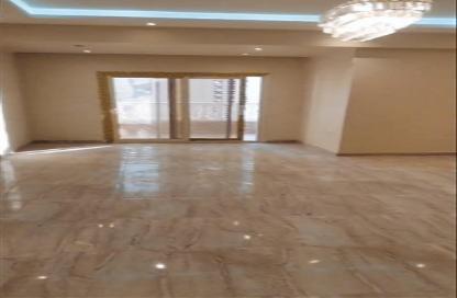 Apartment - 2 Bedrooms - 2 Bathrooms for rent in Garden City - Cairo