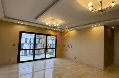 شقة - 2 غرف نوم - 3 حمامات للايجار في ذا كورت ياردز - كمبوندات الشيخ زايد - الشيخ زايد - الجيزة